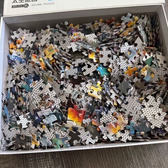 Space Adventure 1000 Piece Jigsaw Puzzle - Planets in Space - Picture 3 of 3